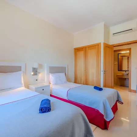 The At Victoria By Interhome Apartament *